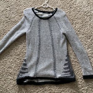 GUESS sweater